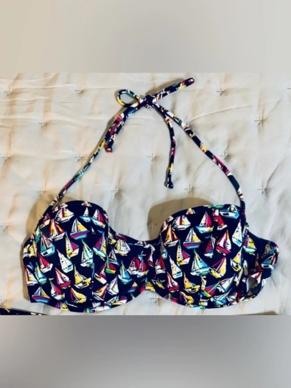 EUC Victoria Secret’s Sailboat Bikini Top (34D)
